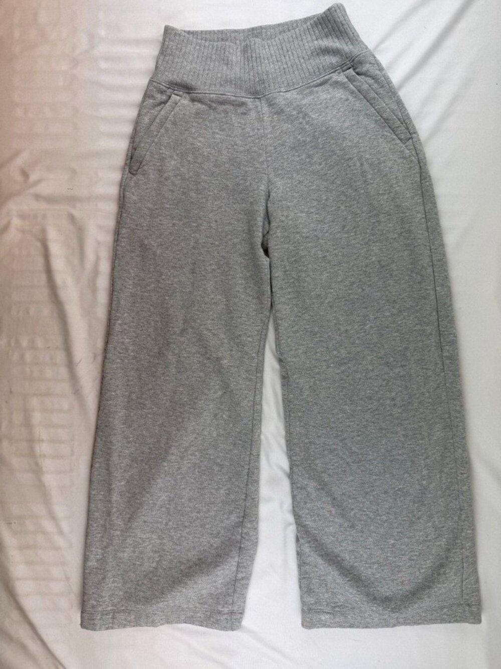 Alo Yoga Serenity Wide Leg Crop Sweatpants Gray XS 26" Inseam Pockets Casual